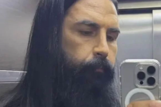 ŠOK-TRANSFORMACIJA NAŠEG PEVAČA: Puštao kosu dve godine, pa doneo DRASTIČNU ODLUKU! (VIDEO)