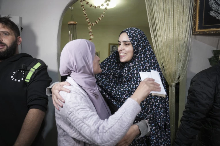PALESTINKA MARAH BAKER OSLOBOĐENA POSLE OSAM GODINA: Na izlasku iz zatvora upozorena - AKO SLAVI SLOBODU, biće odmah UHAPŠENA