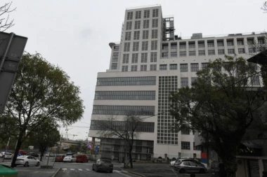 OGLASILA SE KOMPANIJA NA ČIJEM JE GRADILIŠTU POGINUO RADNIK: Nesrećnom čoveku nije bilo spasa, lift ga je priklještio!