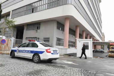 "POKUŠAO JE DA SPUSTI SAJLE NA LIFTU": Jezivi detalji o tragediji u kojoj je jutros nastradao radnik!