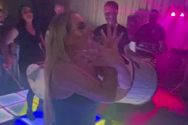 Selma Bajrami pokazala dvoglavog orla