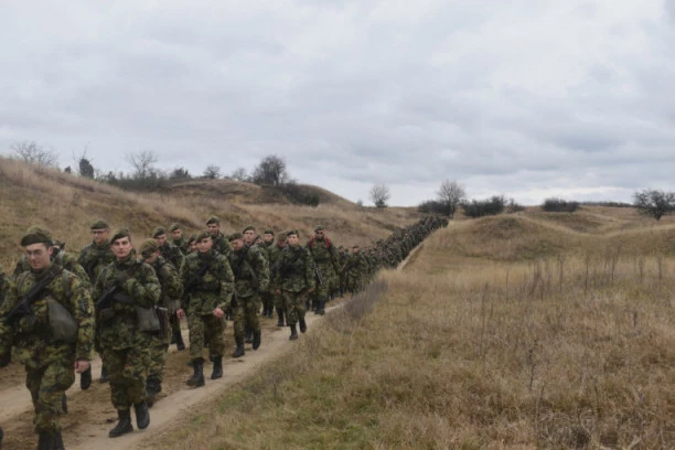 Kondicioni marš kadeta Vojne akademije i Medicinskog fakulteta VMA (FOTO)