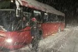 AUTOBUS PUN LJUDI SE ZAGLAVIO U SNEGU! Drama kod Vranja: 24 putnika evakuisano celu noć! (FOTO)