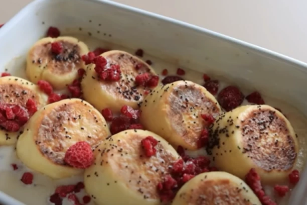 RECEPT ZA RUSKE PALAČINKE: Toliko su drugačije od naših, a neki bi rekli i mnogo bolje - vazdušasto testo je PUN POGODAK (FOTO)