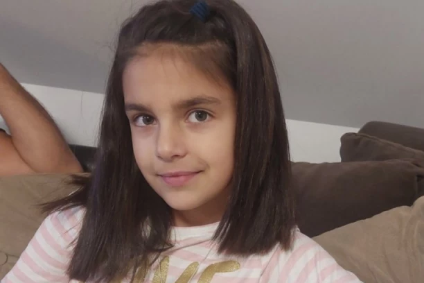 UNA (10) IZ ČAČKA SE OŠIŠALA , A SVU SVOJU KOSU DONIRALA KAKO BI SE ZA DECU OBOLELU OD RAKA NAPRAVILE PERIKE: Ona je malena, ali prava heroina! (FOTO)