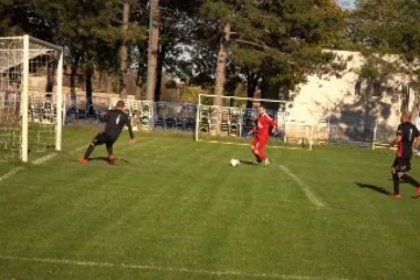 PRETRČAO JE I GOLMANA, STIGAO NA METAR OD GOLA I ONDA JE USLEDILO ČUDO: Snimak sa srpskih fudbalskih terena, obišao planetu - postao je viralan na društvenim mrežama! (VIDEO)