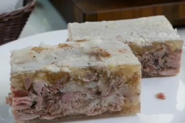 PIHTIJE PO TRADICIONALNOM RECEPTU: Lakše se prave nego što mislite, OVAKO će vam sigurno uspeti!