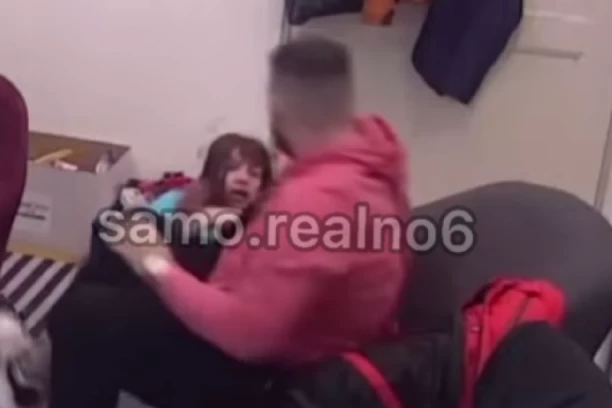 MILJANA SE SRUŠILA KAO SVEĆA: Unezvereno skočila na Zolu, pa završila na PODU! Šok scene u rehabu (VIDEO)