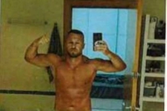 ZVICER PREKO SKAJA SLAO GOLE SLIKE, PA SE HVALIO VELIČINOM! Haos na suđenju za četiri zverske likvidacije "škaljaraca" u Grčkoj, advokat komentariše neobrijane noge vođe "kavačkog klana"!