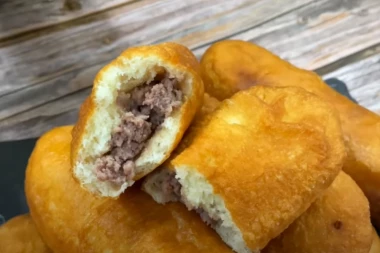 PIROŠKE SA MESOM: Zaboravićete na burek, sa OVIM testom nećete pogrešiti!