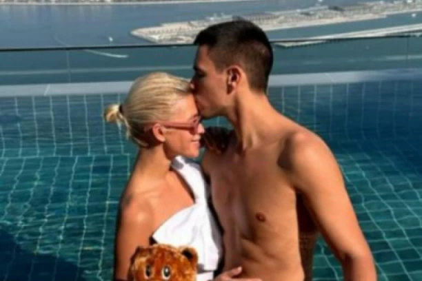 ĐOKOVIĆ ODREŠIO KESU: Saška dobila iznenađenje iz snova, ovako su proslavili njen 24. rođendan na LUKS DESTINACIJI! (FOTO)