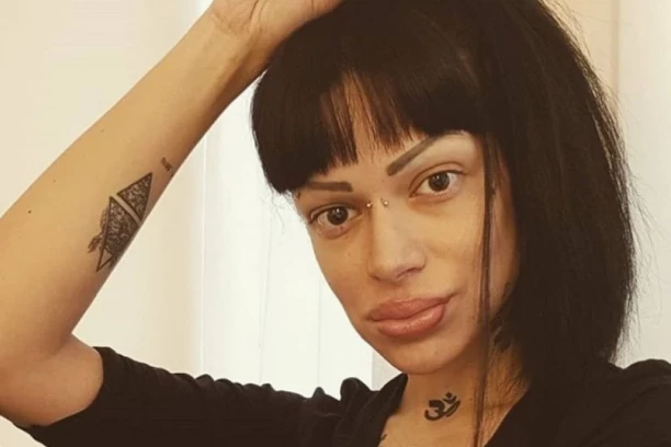 NAŠA PEVAČICA DVAPUT HTELA DA SE UBIJE: Nakon pokušaja samoubistva upala u KOMU! Zamalo umrla zbog BOLESTI - da se naježiš!