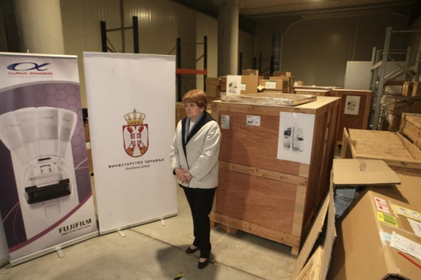 ŠEST MAMOGRAFA I DRUGA MEDICINSKA OPREMA ZA ZDRAVSTVENE USTANOVE U SRBIJI! Grujičić: Mamograf će sada moći da ode i do najudaljenijih mesta!