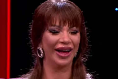 MILJANA PIJANA KAO LETVA, PROSULA SE U PROGRAMU UŽIVO: Uroljala se kao nikad, ne može da stoji na nogama! (VIDEO)