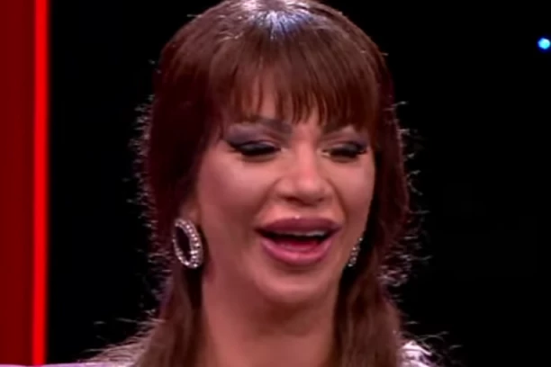 MILJANA PIJANA KAO LETVA, PROSULA SE U PROGRAMU UŽIVO: Uroljala se kao nikad, ne može da stoji na nogama! (VIDEO)