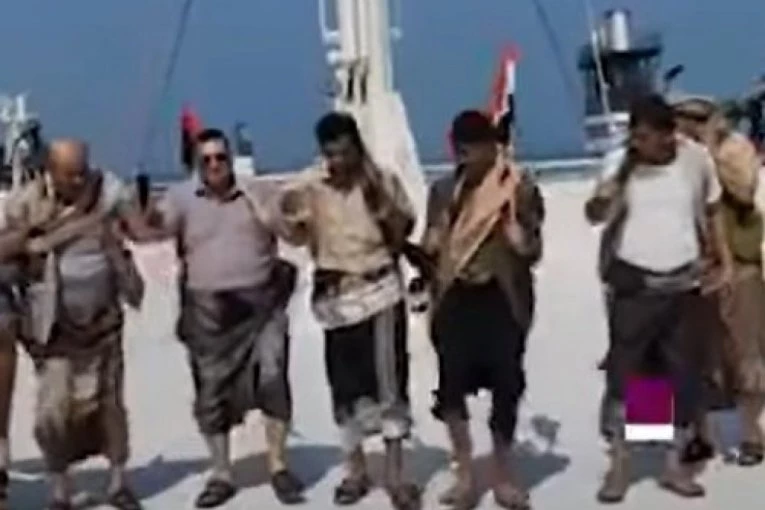 NAPRAVILI NARKO-ŽURKU NA OTETOM IZRAELSKOM BRODU: Jemenski komičari objavili snimak od koga se TRESE BLISKI ISTOK! (VIDEO)