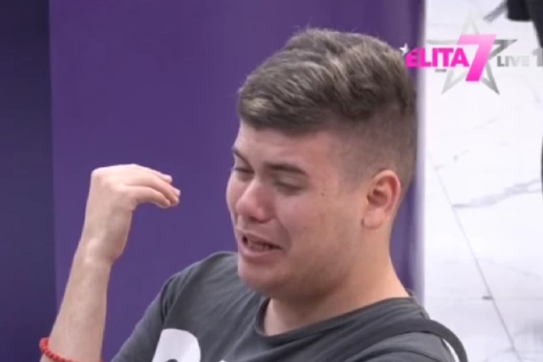 FANOVI UROŠA STANIĆA SE UDRUŽILI, ŽELE DA MU NADOMESTE PODRŠKU RODITELJA: Učesniku Elite stiže specijalno iznenađenje!