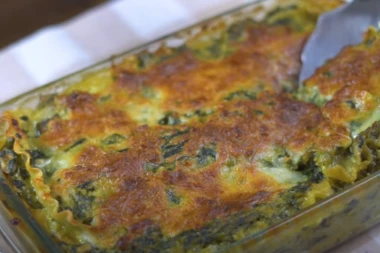 POSNA LAZANJA SA SPANAĆEM I PEČURKAMA: Svi će vam tražiti parče JOŠ, oduševićete se koliko je sočna!