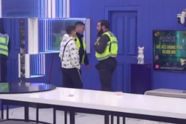 Anita i Bojana Elita Zadruga 7 svadja