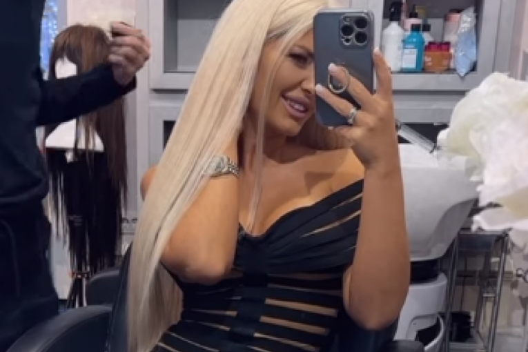 Voditeljka Ana Radulović kao plavuša