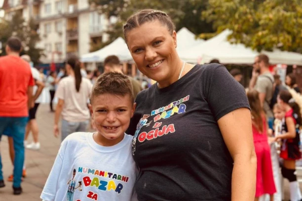 1525 NA 3030! HAJMO ZAJEDNO DO NOVE GODINE 100 000 PORUKA ZA OGIJA! Pomozite da dečak - leptir živi bez bola!