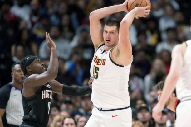 TO SE ČEKALO ČETIRI DECENIJE! Jokić oborio REKORD star 40 godina!