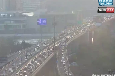 POLEDICA NAPRAVILA HAOS NA KOLOVOZU: Više saobraćajnih nesreća ovog jutra dogodilo se na ulicama Beograda