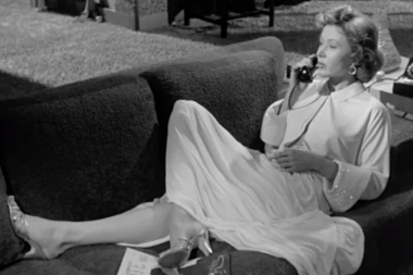 PUKLA BRUKA! BILA JE INTIMNA SA MALOLETNIM SINOM: Nakon skandalčine, POZNATA GLUMICA MU RODILA I DETE! (GALERIJA)