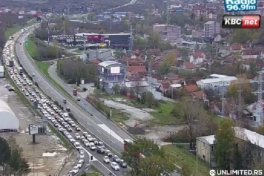 LEPO VREME IZMAMILO VOZAČE! Krkljanac na auto-putu, ogromne kolone se formirale - sve stoji!
