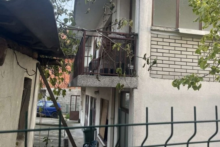 POGREBNO ODNELO TELA SINA I OCA! Kaluđerica u šoku, nisu se razdvajali, a onda im je Nebojša presudio!