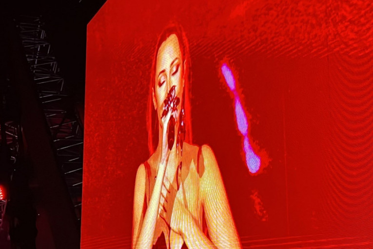 Aleksandra Prijović plače