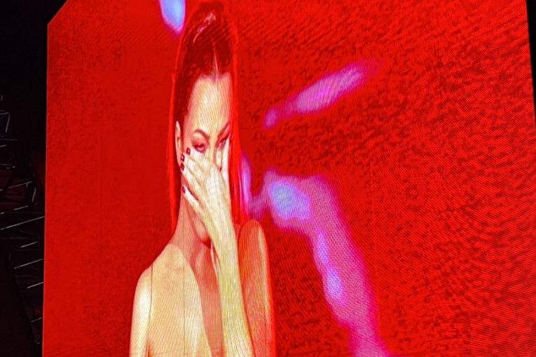 Aleksandra Prijović plače