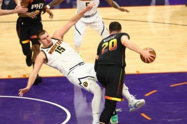 BEZOBRAZNI NURKIĆ LAKTOM NA NIKOLU JOKIĆA: Pogledajte DIVLJAČKI UDARAC koji je MOGAO da POVREDI srpskog centra! (VIDEO)