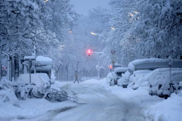 NOVOGODIŠNJA NOĆ BIĆE TOPLA, ALI, ŠTA JE SA BOŽIĆEM?! Meteorolozi najavljuju drastičnu promenu vremena: Evo da li ćemo se smrzavati za samo par dana!