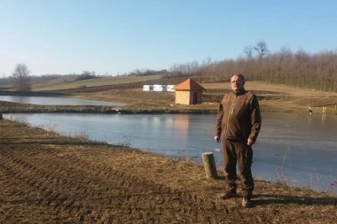 MILAN JE OPERSKI PEVAČ KOJI JE NA SELU NAPRAVIO RAJ! Obišao čitav svet ali se vratio u svoje rodno mesto, na svom imanju ima pet jezera!