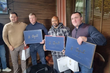 BOKSERSKI SAVEZ SRBIJE UGOSTIO ŠAMPIONE: Roj Džons Džunior i Aleksandar Povetkin u Beogradu!