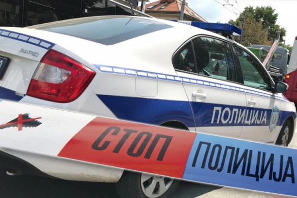 APATINAC ZAMALO DA OSTANE BEZ UHA! Uleteo u tuču da odbrani devojku, napadač ga zverski POČEO DA GRIZE!