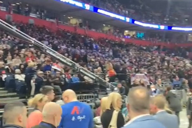 ARENA MALA DA SVE PRIMI! Građani u velikom broju došli i dolaze da podrže listu "Aleksandar Vučić – Srbija ne sme da stane“ (FOTO/VIDEO)