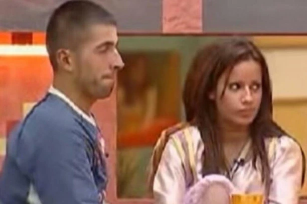 RIJALITI TAKMIČAR SE IZOBLIČIO OD DEBLJINE: Bio je ludo zaljubljen u VODITELJKU, a sad više niko ne može da ga prepozna! (FOTO)