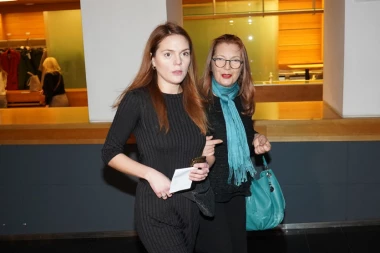 OVO JE ĆERKA TANJE BOŠKOVIĆ! Lana lepotu nasledila od majke, a u OVOM FILMU su tumačile ISTU ULOGU! (FOTO)