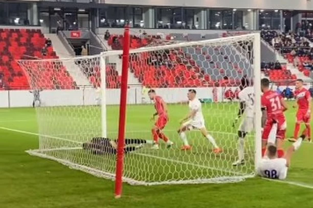 LESKOVAČKA MUĆKALICA NIJE PRIJALA PRESTONIČKIM FUDBALERIMA: Pitanje pobednika rešeno je u 120 sekundi - bodovi ostaju u "srpskom Mančesteru"!