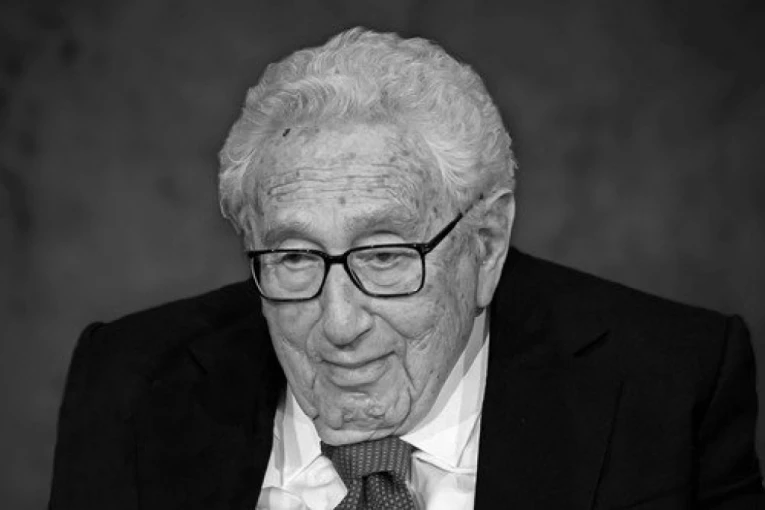 CEO ŽIVOT JEO BEČKE ŠNICLE I KOBASICE, VEŽBANJE NIJE MOGAO DA SMISLI, A DOŽIVEO STOTU! Koja je tajna dugovečnosti Henrija Kisindžera koji je preminuo u 101. godini!?