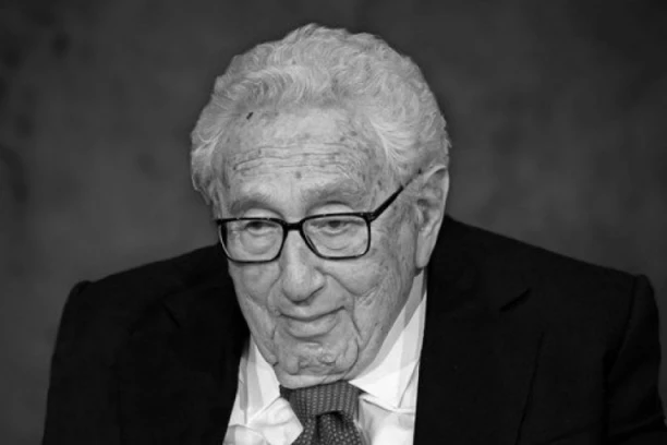 CEO ŽIVOT JEO BEČKE ŠNICLE I KOBASICE, VEŽBANJE NIJE MOGAO DA SMISLI, A DOŽIVEO STOTU! Koja je tajna dugovečnosti Henrija Kisindžera koji je preminuo u 101. godini!?