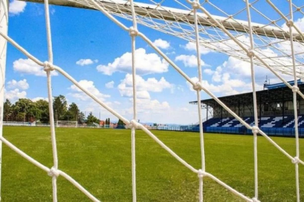 BODOVI OTPUTOVALI LAJKOVAČKOM PRUGOM: Remi crveno i plavo-belih - slađi deo kolača odlazi u Odžake!