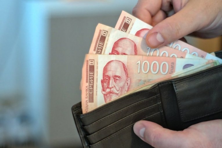 STIŽU PARE NA RAČUNE! Ovoj grupi građana u Srbiji danas leže novac - proverite da li ste među njima!