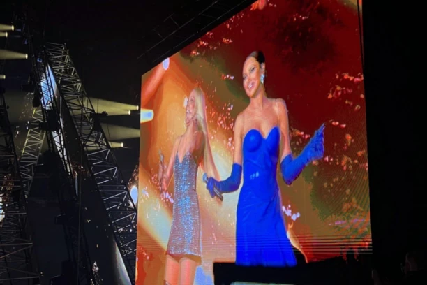 "ZAMALO DA ZAPLAČEM KAO ALEKSANDRA": Ova VATRENA plavuša je druga gošća na Prijinom koncertu u Zagrebu, svi su zanemeli!