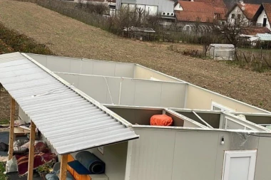 ČITAV KROV U SEKUNDI ODLETEO U VAZDUH! Jak vetar napravio haos u domaćinstvu Milovana iz Arilja, ogromna materijalna šteta (FOTO)