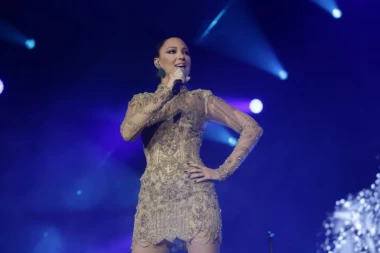 KIKS ALEKSANDRE PRIJOVIĆ NA POČETKU KONCERTA: Evo šta se dogodilo našoj pevačici treće noći u Zagrebu! (VIDEO)