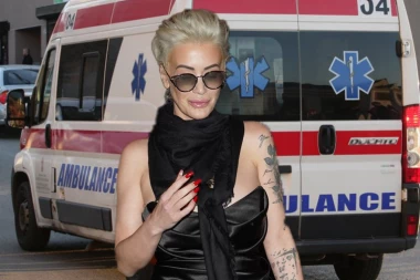 DUŠICI JAKOVLJEVIĆ SE DEFORMISALO LICE: Završila u hitnoj, čeka je nova OPERACIJA!