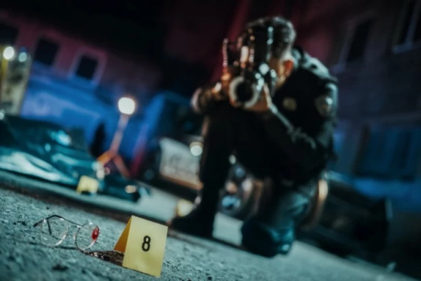 UPOZORAVAO DA MU SE SPREMA UBISTVO, PA IZREŠETAN ISPRED PORODIČNE KUĆE! Likvidatori čuvenog direktora nikada nisu pronađeni - ISKRVARIO NA PRAGU DOMA!